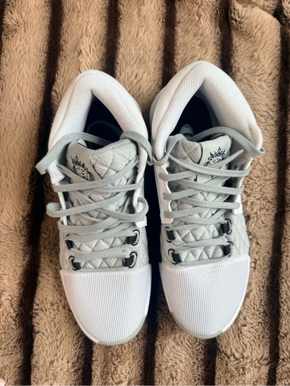 Nike LeBron Witness VIII white Black light smoke grey men’s 11